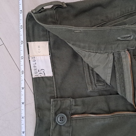 Anthropologie, Citizens of humanity green cargo cut-offs, in size 25. - Picture 4 of 7